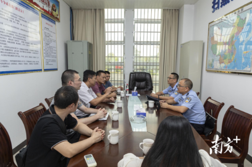 帮教团与清远监狱民警交流。