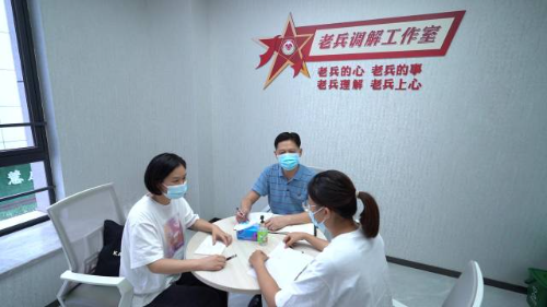 黄埔区综治中心设立老兵调解工作室等六大品牌工作室，充分发挥人民调解、社会调解的作用。通讯员供图  