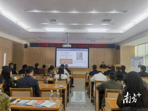 （法治）法治东莞 护航助企|普法进茶商圈，万江进延伸公共法律服务触角