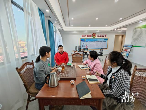 （法治）法治东莞 护航助企|普法进茶商圈，万江进延伸公共法律服务触角