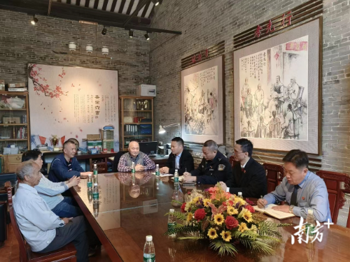 三水法院白坭法庭在陈氏大宗祠乡贤调解工作室开展调解工作。三水法院供图