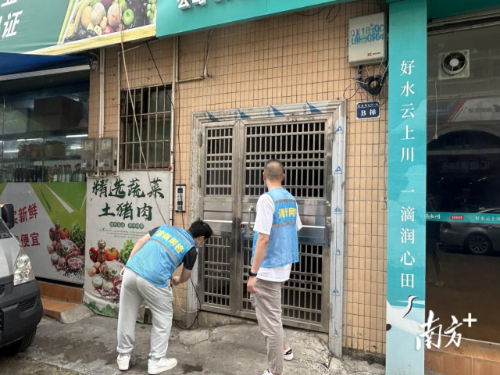 网格员排查隐患。