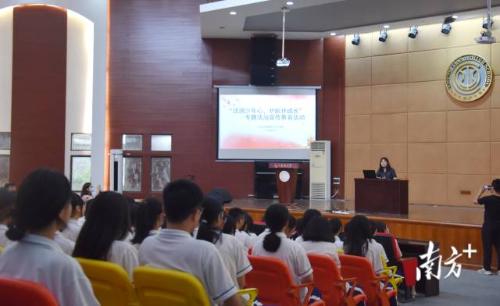潮南区人民法院开展普法进校园宣传活动。 受访者供图