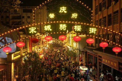 宋城骑楼街。 