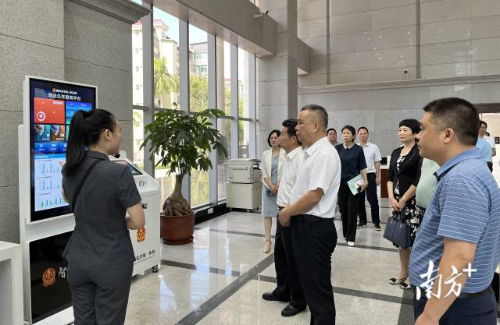 参观市中院多元解纷中心和诉讼服务中心