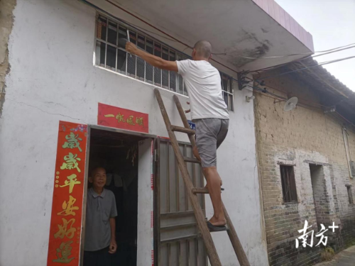村民用积分兑换安装防盗网服务。