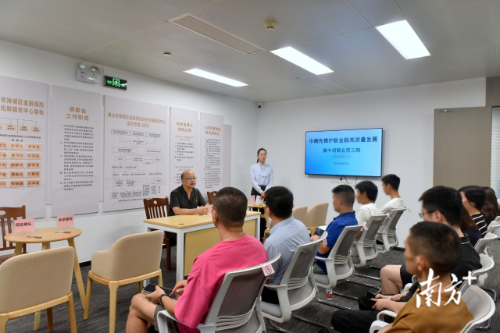 8月27日，佛山市禅城法院举行线下集中调解会。禅城法院供图