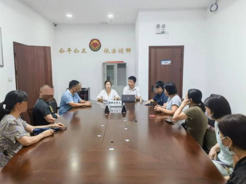 冼村街四级人民调解员开展矛盾纠纷调解工作