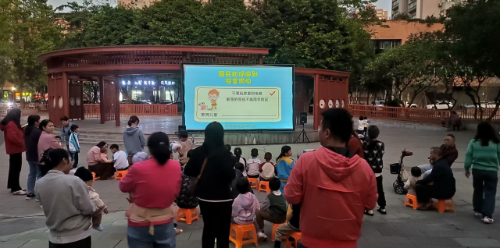 禅城区依托“520”普法小区法治文化集聚区组织观影学法活动。唐梦 摄