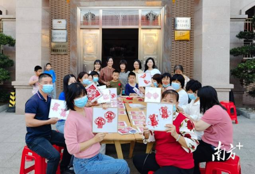 潮阳区司法局将剪纸非遗技艺融入基层调解,成功化解一批矛盾纠纷。 受访者供图 潮阳区司法局将剪纸非遗技艺融入基层调解,成功化解一批矛盾纠纷。 受访者供图