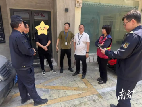 白沙街道组织有关部门到现场处置油烟扰民问题。 受访者 供图 白沙街道组织有关部门到现场处置油烟扰民问题。 受访者 供图