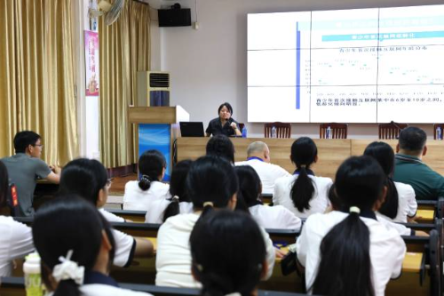 梅江法院到梅州城西职业技术学校开展法治宣传活动。  