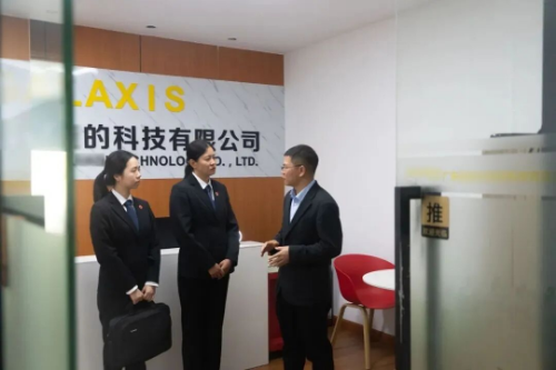 东莞第一法院松山湖法庭法官了解科技企业经营困境。