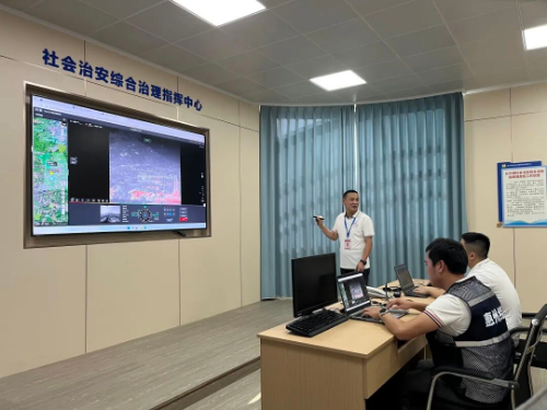 长宁镇综治中心“惠眼通”系统智能识别风险隐患。