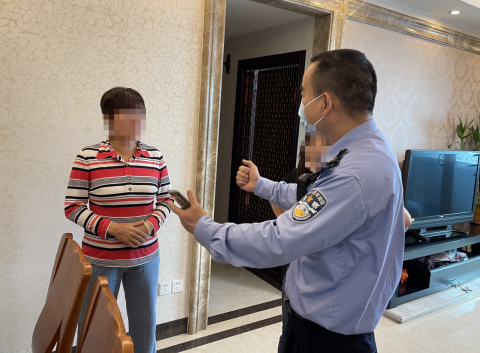 民警上门开展面对面劝阻。