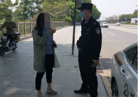 属地派出所出警寻人。