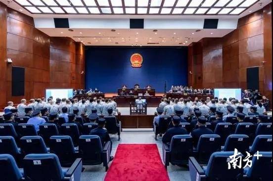 一起黑恶案件正在审理。法院供图